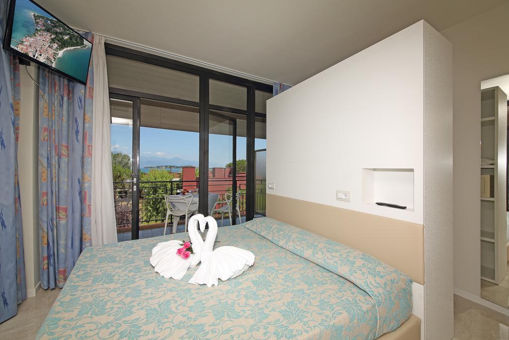 Hotel Holiday Sirmione Exterior foto