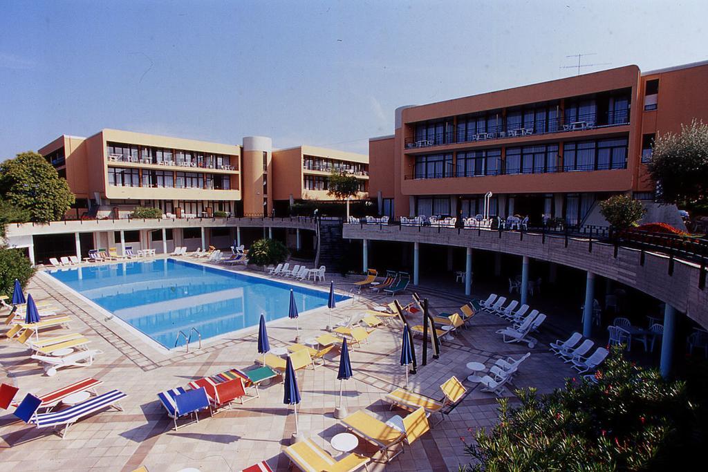 Hotel Holiday Sirmione Exterior foto